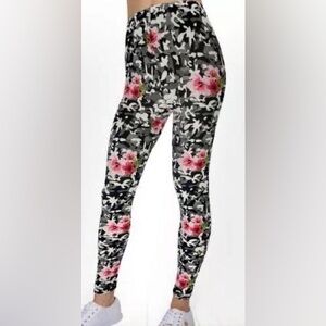 Plus One Size Camo Floral Print Leggings